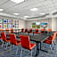 Holiday Inn Express Hotel & Suites Marina By IHG