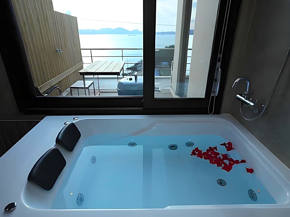 Whales Dream Pension