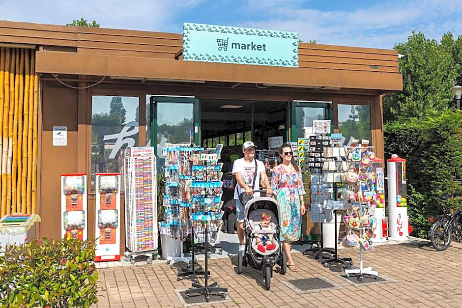 hu Venezia Camping in Town