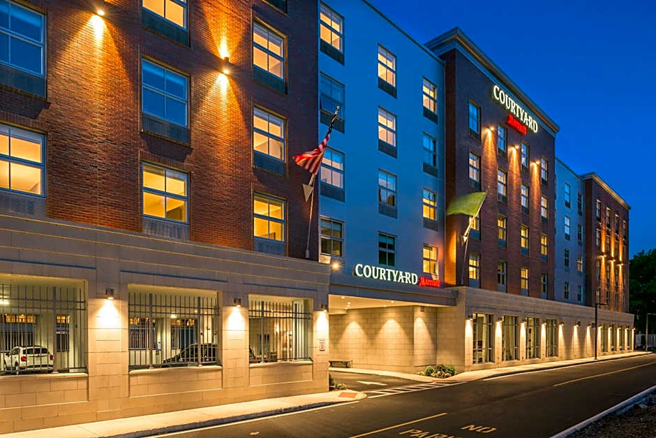 Courtyard by Marriott Edgewater NYC Area