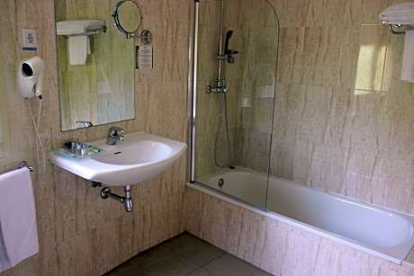 Double Room with Extra Bed (3 Adults)