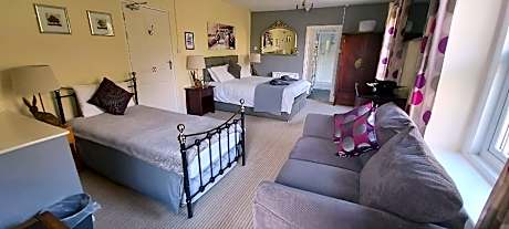 Family room-Deluxe-Ensuite with Shower-Woodland view-Triple Room number 2
