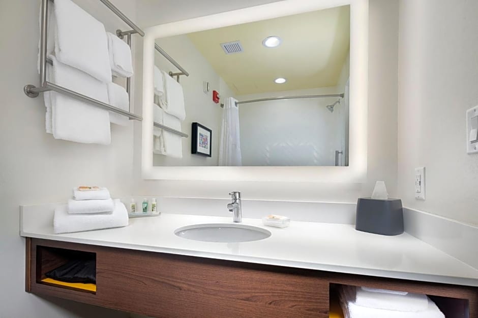 Holiday Inn & Suites Arden-Asheville Airport By IHG
