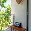 Frida's Artsy Condo with own mural, outdoor tub & rooftop pool