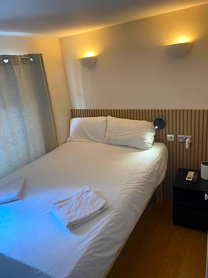 Exhibition Court Hotel 4