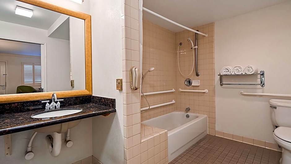 Best Western Plus Humboldt Bay Inn
