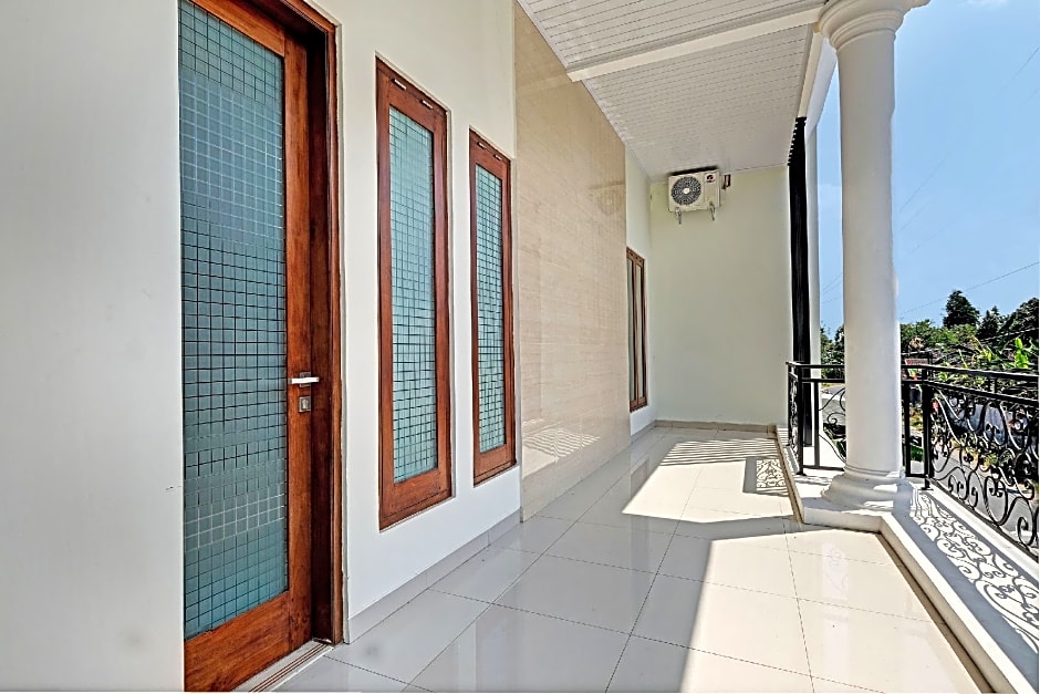 OYO Life 92935 Ayu Kost Eksklusif