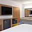 Day's Inn & Suites by Wyndham Indianapolis Airport East