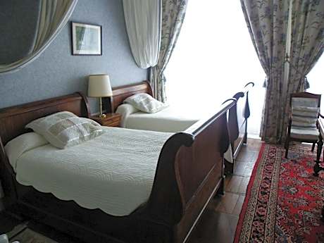 Suite-Marquis de Vaudreuil-Super spacieuse-Salle de bain et douche-Vue sur la rivière