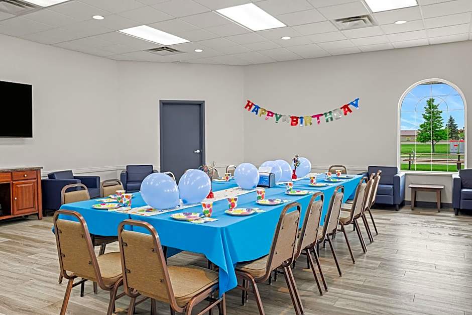 Days Inn & Suites by Wyndham Winkler