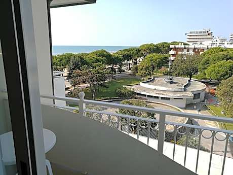 Economy Double or Twin Room with Terrace and Sea View