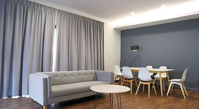 Roxy Sematan Villa & Townhouse