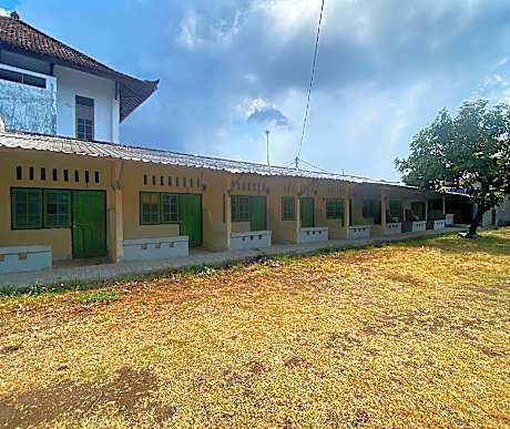 OYO Life 93256 Kos Meninting