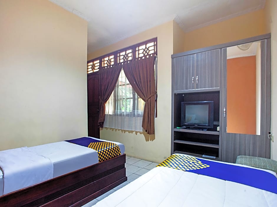 SPOT ON 3858 Elsana Transit Hotel