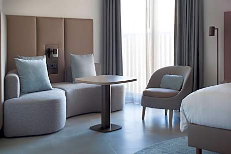 Junior Suite with M Club Lounge Access