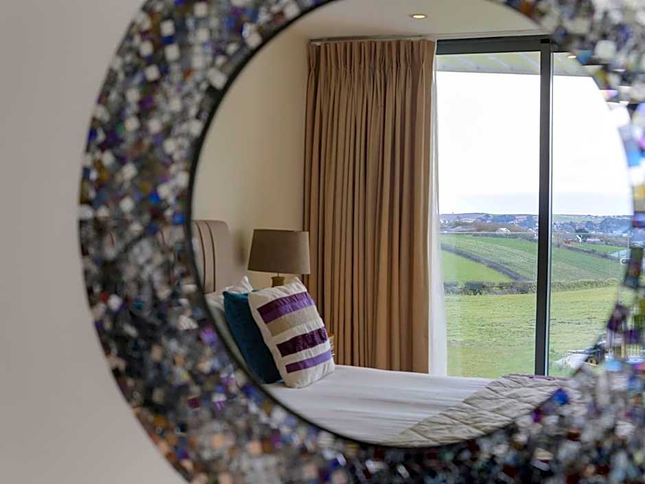 The Pickwick Inn & Oliver's Restaurant