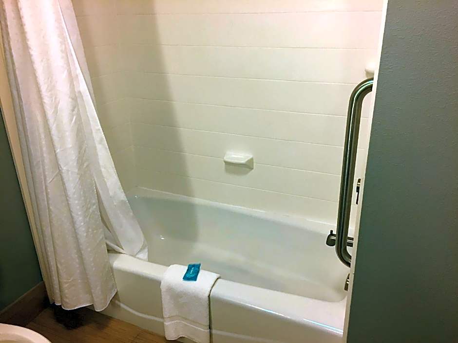 Holiday Inn Express & Suites Perry-National Fairground Area by IHG