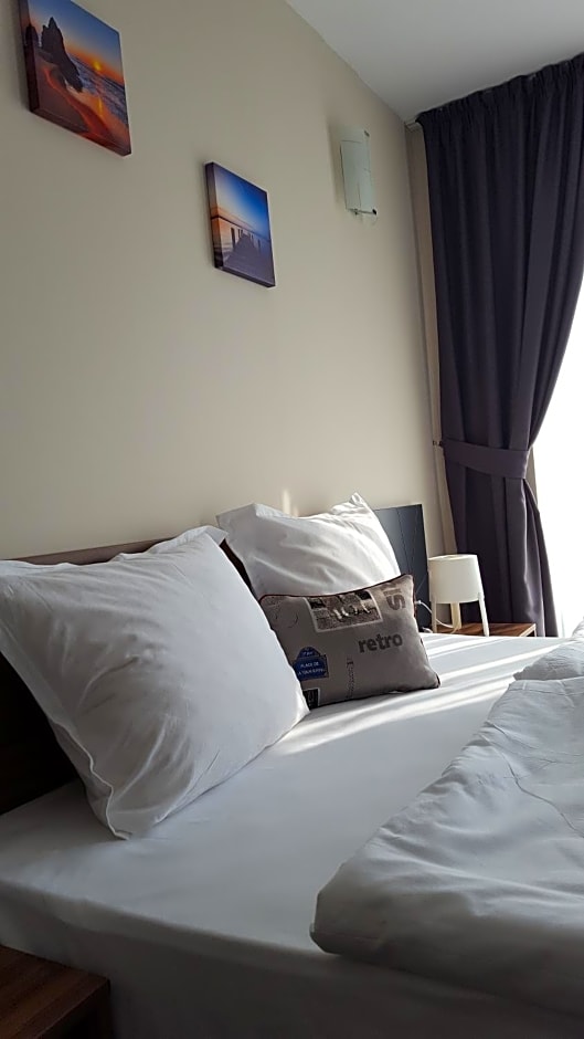 Family Hotel Novel City