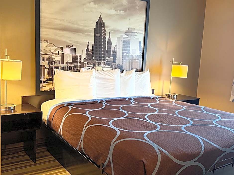 Delavan Inn and Suites