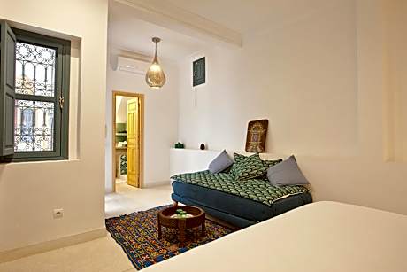 Deluxe Double Room (2 Adults + 1 Child)
