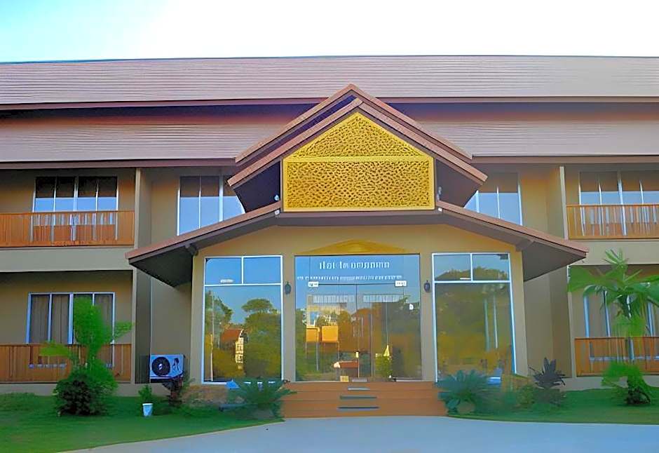 RoomQuest Golden Triangle Premium Collection