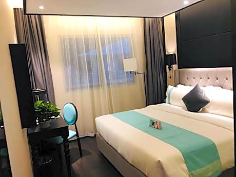 Deluxe Queen Room