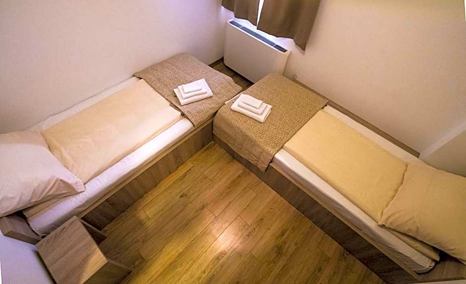 Hotel Logavina 8 Garage Parking