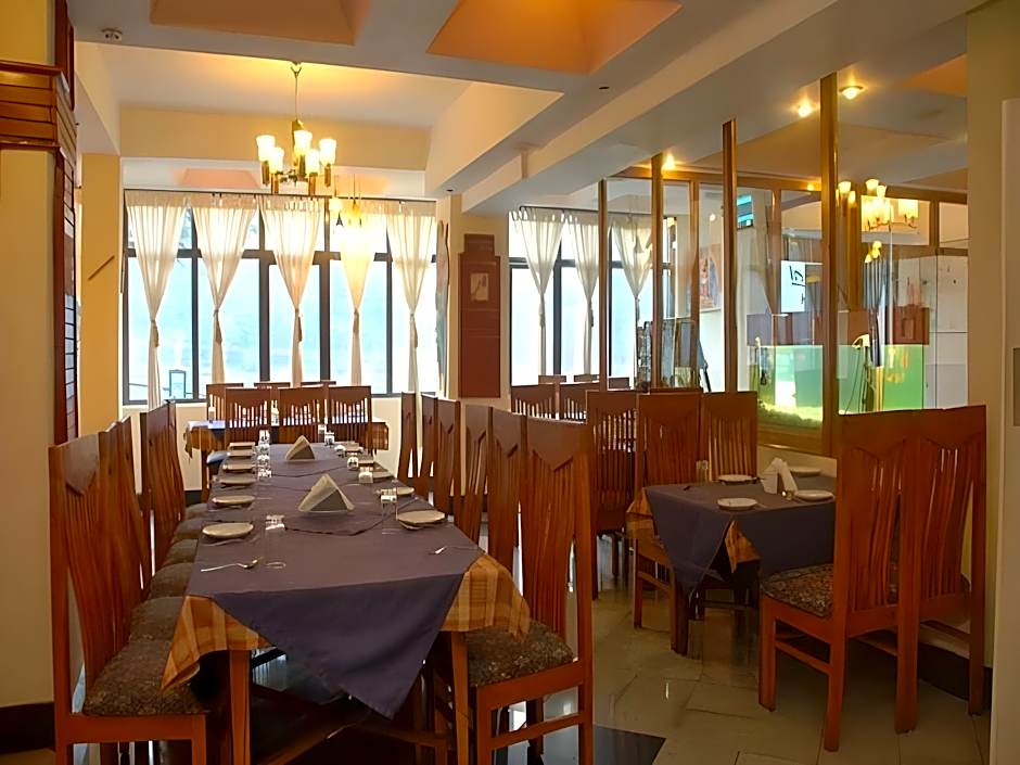 Classic The Mall Hotel