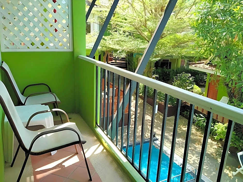 Khaolak C-nior Bungalows