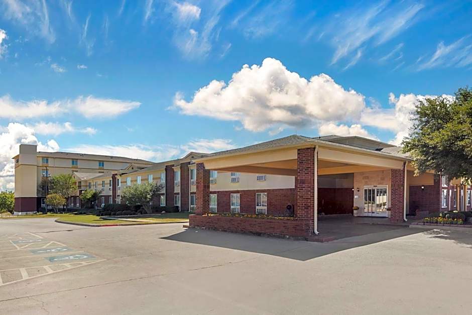 Comfort Inn & Suites Red Oak - Dallas Area