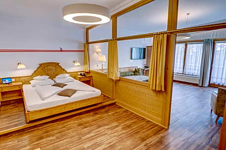 Deluxe Suite with Glacier View