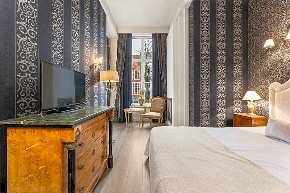 Canal Suites
