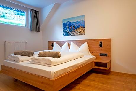 Triple Room with Street View