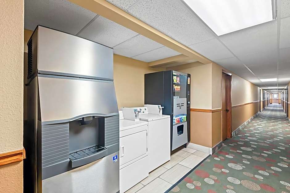 Super 8 by Wyndham Jefferson