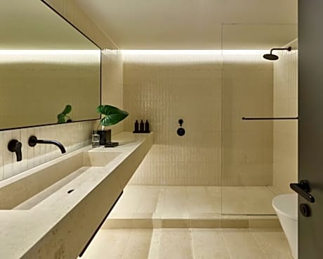 2QUEEN BD HEAR MOBILITY ACCESS TUB NOSMK