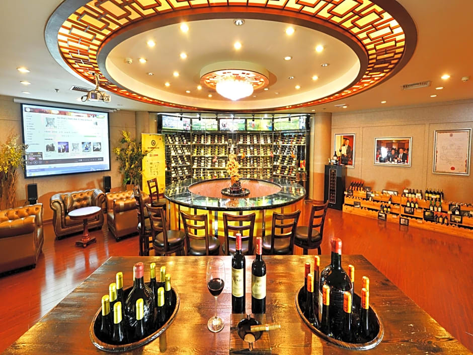 Baohua Harbour View Hotel