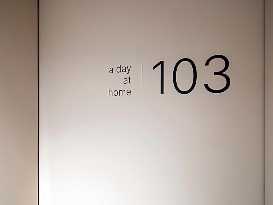 Hotel AT HOME - late arrival self check in