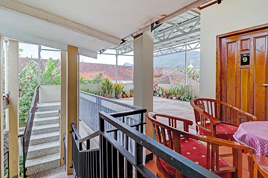 OYO 90454 Adinda Homestay Cibodas Lembang