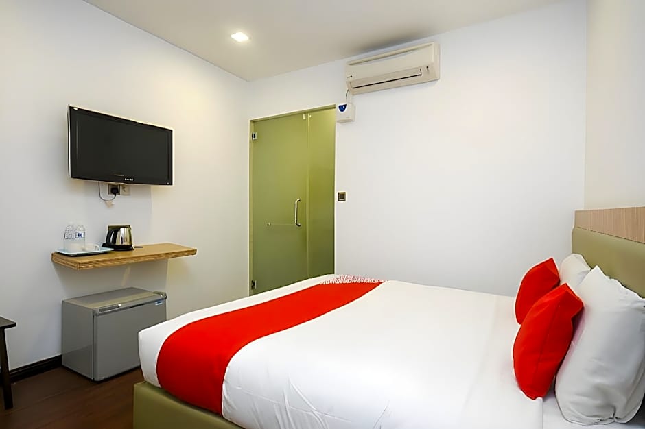 Super OYO 976 Dragon Inn