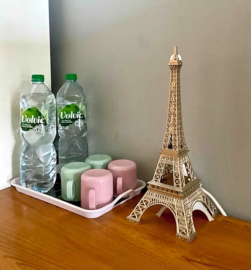 Female-Dortoir Femme -Dorm Shared Room Paris