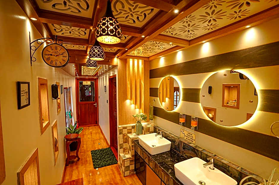 Sreekrishna Houseboat C/o Sreekrishna ayurveda Panchakarma Centre                               