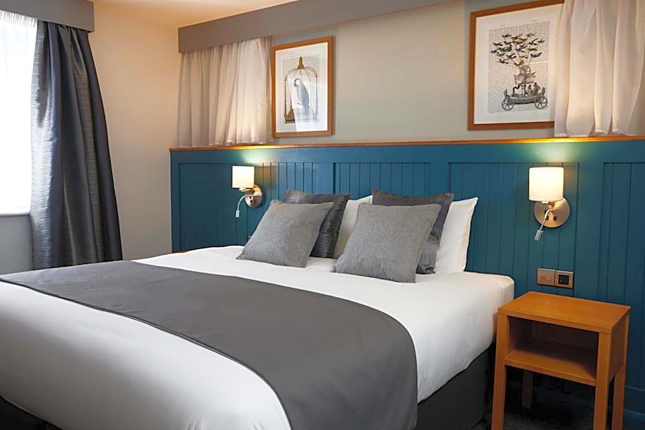 Holmfield Arms by Greene King Inns