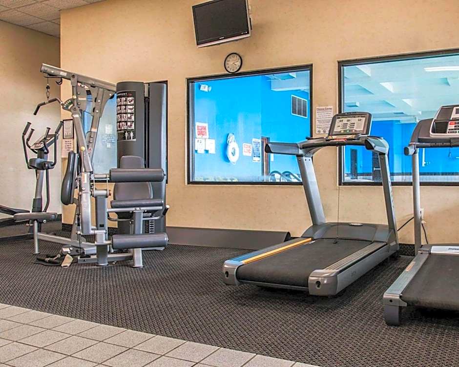 American Inn & Suites