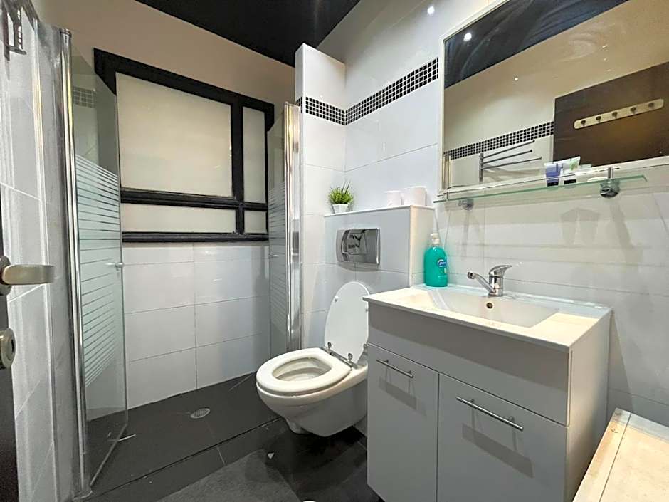 3Bedroom Suite 10 with Balcony and shelter