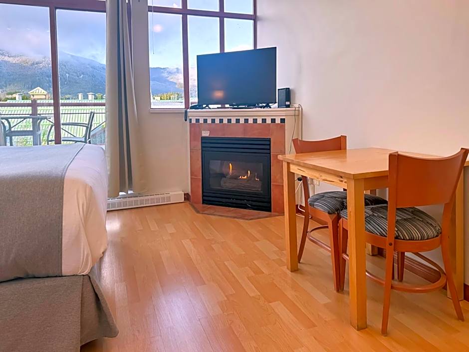 Alpenglow Lodge Rainbow Look Out Studio by MVA