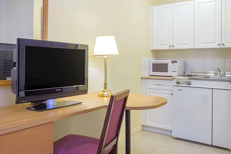 Super 8 by Wyndham Lethbridge