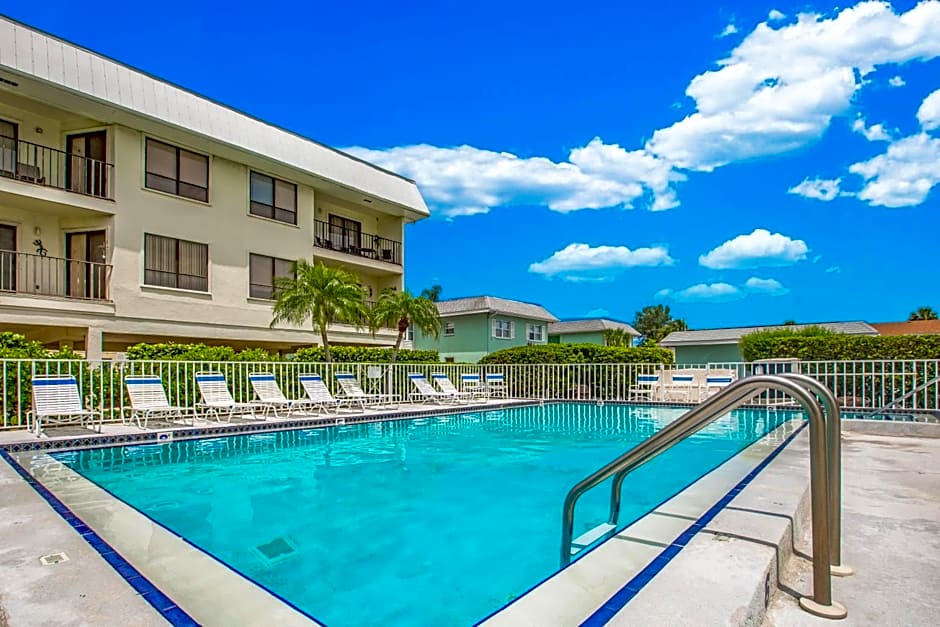 Absolute Anna Maria-Private Beach Access-Heated Pool-Water Views From Every Room