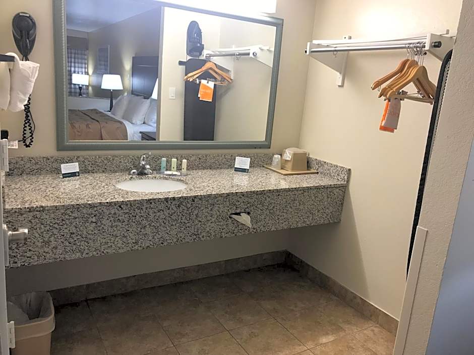 Quality Inn & Suites near Downtown Mesa