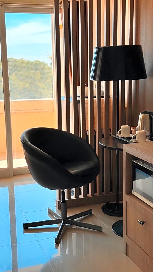 Home Place  Lopburi Hotel