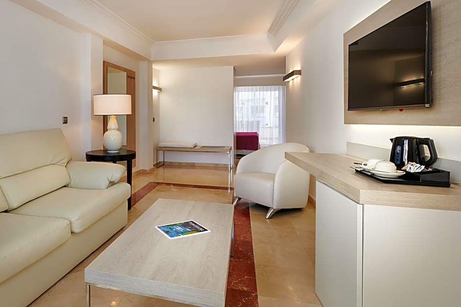 Photo 1 of 4 of Junior Suite, Sea View